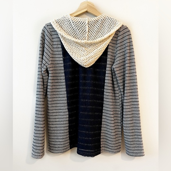 Hem & Thread blue and beige crotchet pocket hoodie sweater women’s size small - Picture 5 of 11
